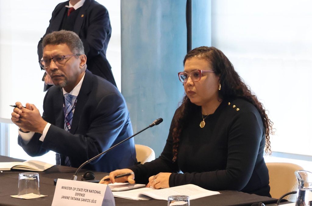 Ministras da Defesa de Cabo Verde e de Espanha perspetivam reforço cooperação