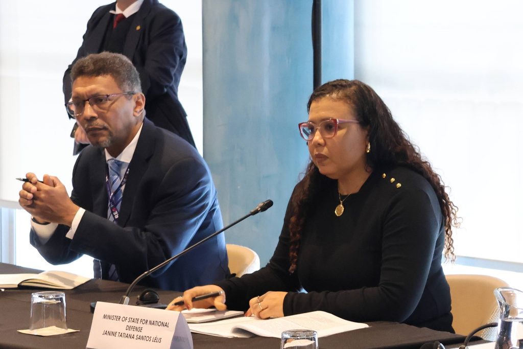 Ministras da Defesa de Cabo Verde e de Espanha perspetivam reforço cooperação