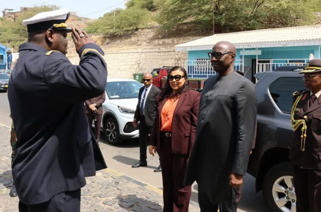 Na sua visita a Cabo Verde, o Ministro das Forças Armadas do Senegal, General Birame DIOP