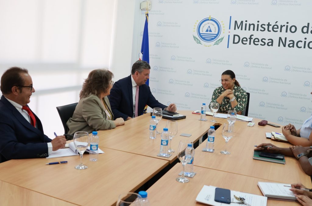 A Ministra de Estado e da Defesa Nacional, Janine Lélis, recebeu na tarde desta terça-feira, 30 de janeiro, o Conselheiro Chefe para África do Serviço Europeu de Ação Externa, Charles Stuart