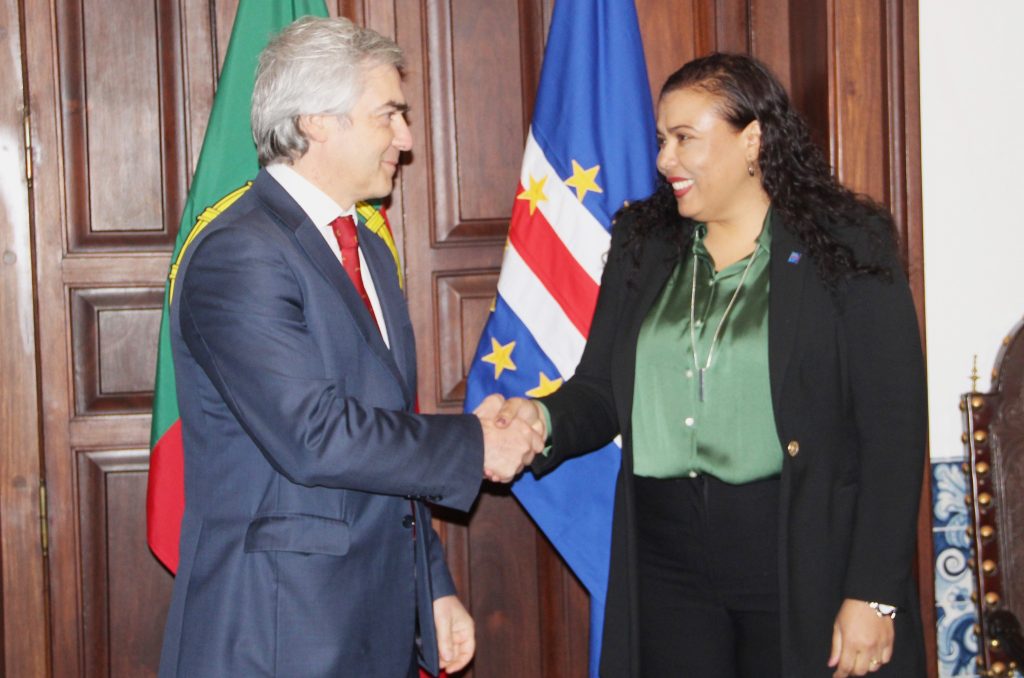 No quadro da VII Cimeira Portugal-Cabo Verde, a Ministra de Estado e da Defesa Nacional, Janine Lélis, reuniu-se esta segunda-feira, 27 de janeiro de 2025, com o seu homólogo de Portugal, o Ministro da Defesa Nacional, Nuno Melo