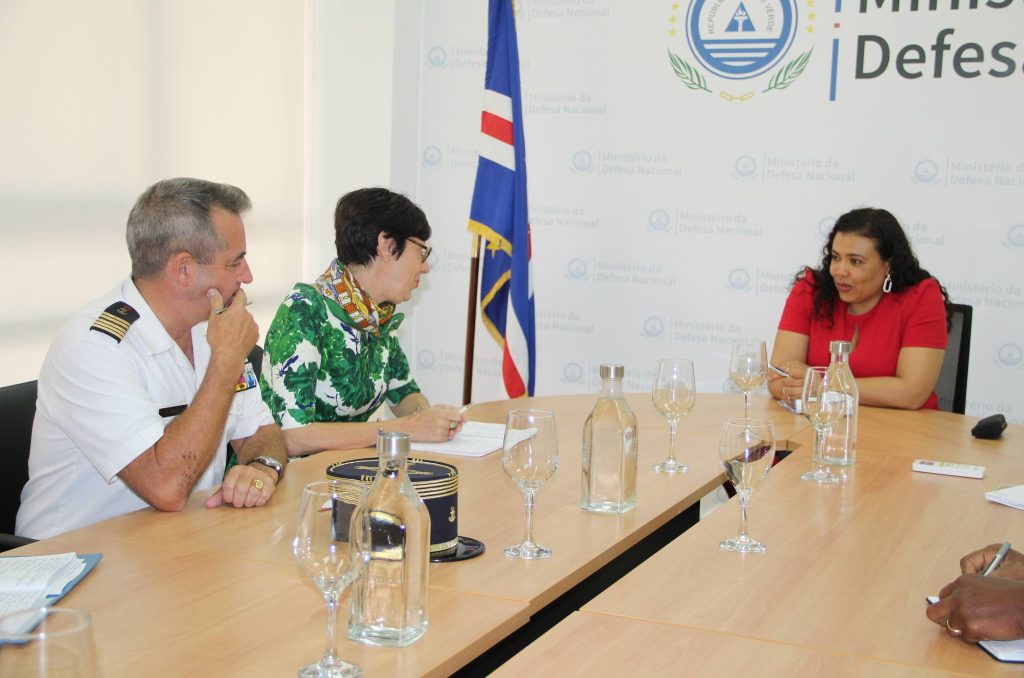 A Ministra de Estado e da Defesa Nacional, Janine Lélis, recebeu na sexta-feira, 28 de junho de 2024, a visita de cortesia do Coronel François Audy, Adido de Defesa e Chefe da Missão de Cooperação Militar, com competência para Senegal, Cabo Verde e Guiné Bissau