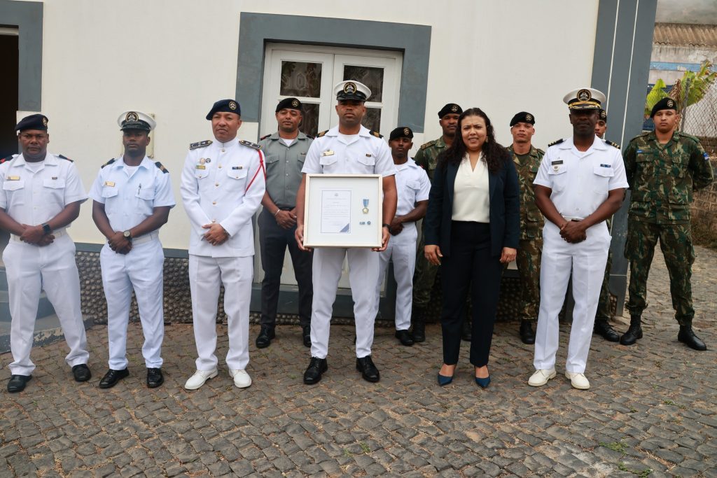 Ministra da Defesa Nacional visita o Destacamento Militar da ilha Brava e o Navio Nhô Martinho